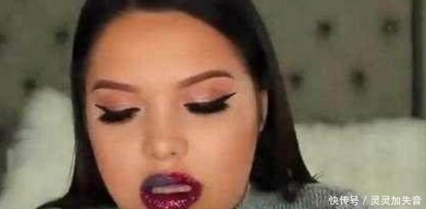 女子作死化妆测试，在嘴上涂一百层口红，涂完后变成这样