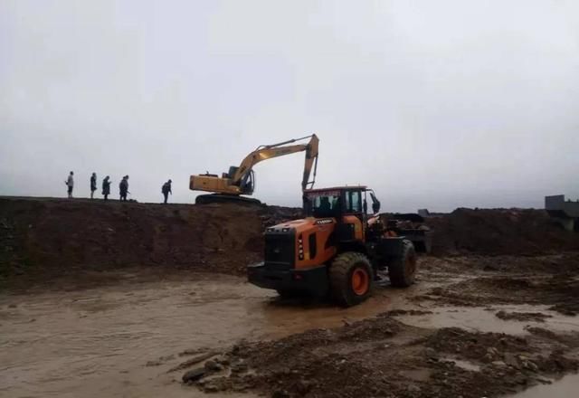 潍坊高铁北站附近险被淹，住建局抽、堵、疏、通“妙手回春”