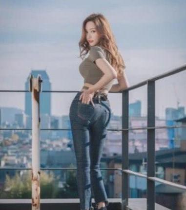 牛仔裤的时尚搭配，成功打造出完美都市女性！