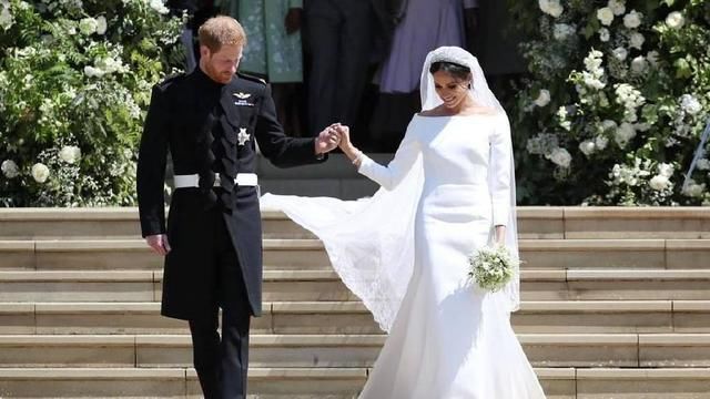 德国王子浪漫婚礼，王室名流齐聚，新娘一字肩婚纱太美，堪比梅根