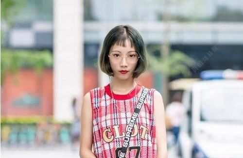  『中短直发发型』聪明妹纸选择剪齐肩发，留储能量，又不失时髦