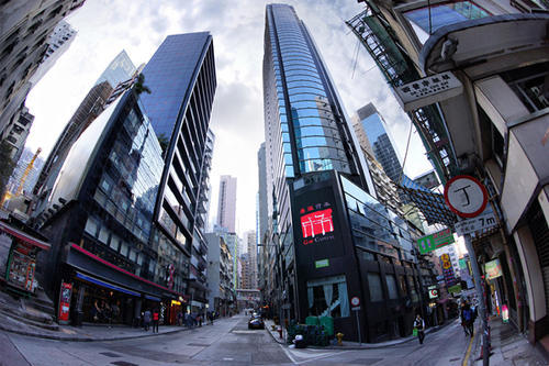 内地人到香港旅游时，为何总被一眼认出？原因有2点