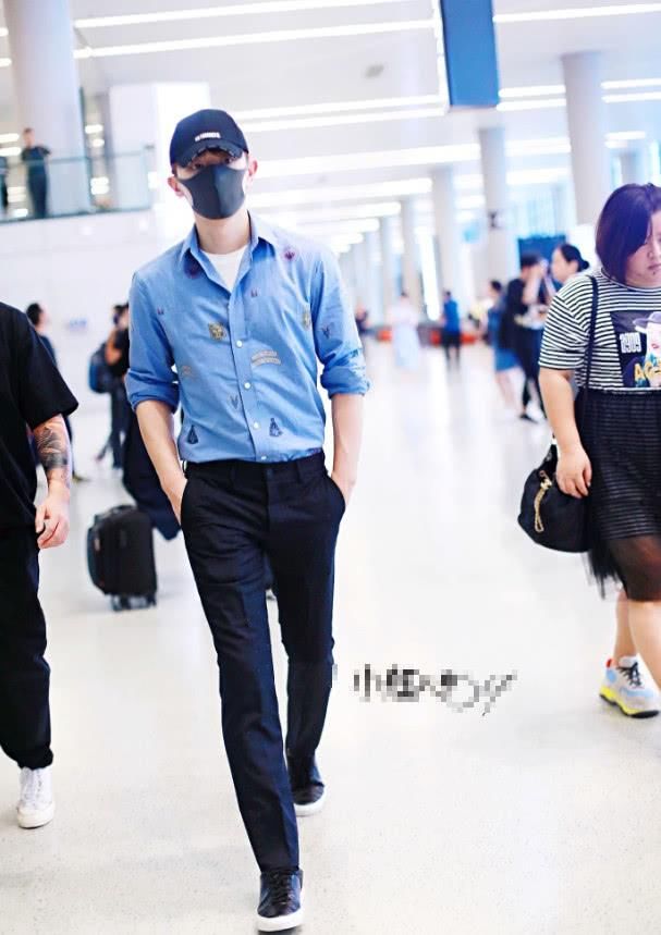 邓伦仅仅穿了条西装裤，竟气场全开潮流到炸，就算被抓拍也帅到晕