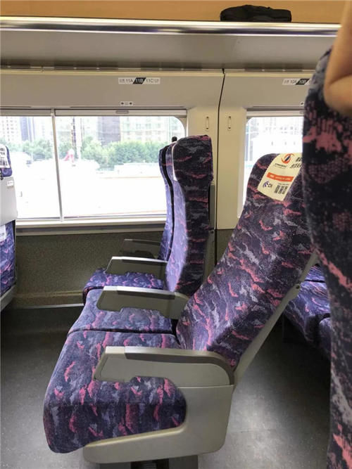 一路向西!昆明到大理动车时速200公里 票价和