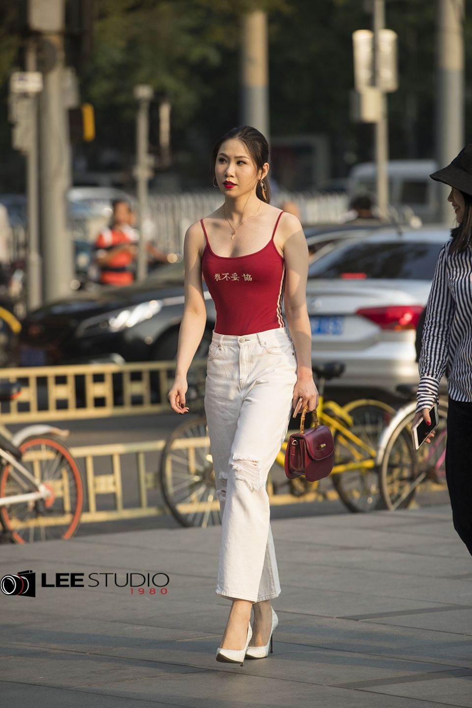 身材傲人的小姐姐，从不妥协