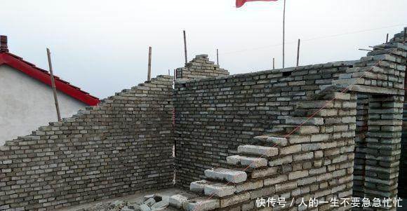 乡村大哥仅仅花了20万，就建了精美的别墅，乡亲们却很妒忌呀！