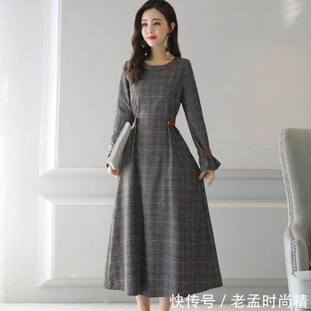 『时尚条纹初』时尚穿搭：女人一定穿连衣裙才性感可爱，奔三的女人穿上气质脱俗减龄又遮肉！