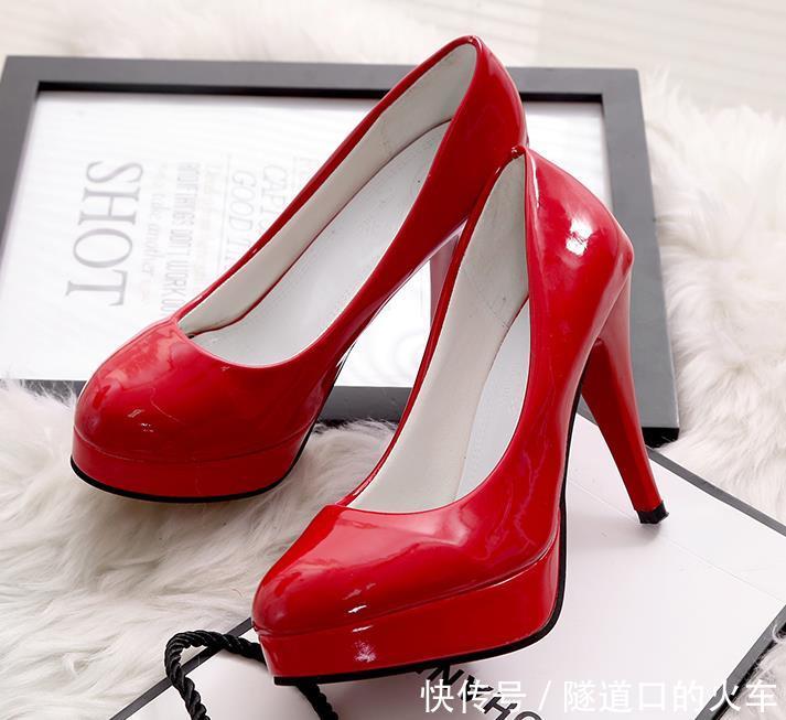 女人如果经济条件允许,建议穿这几款高跟鞋,显高不止十公分!