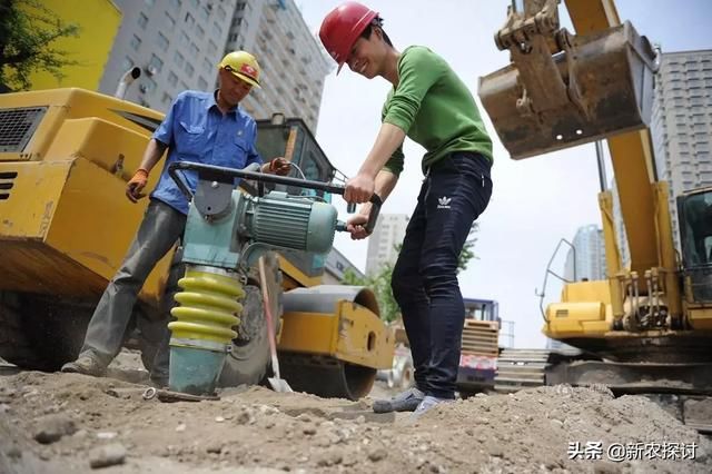 外出一个月农民工就兴起“返乡潮”，原因很心痛，但也很现实!