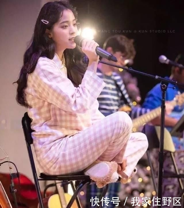  面料■2020“睡衣”火了！宅在家，也要穿得很时髦！