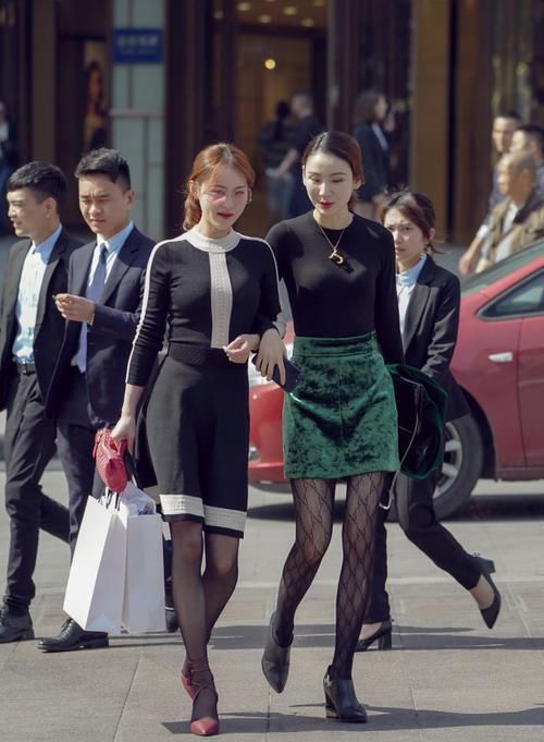  时尚|街拍：炎炎夏日穿搭参考，让你成为令人心动的小姐姐