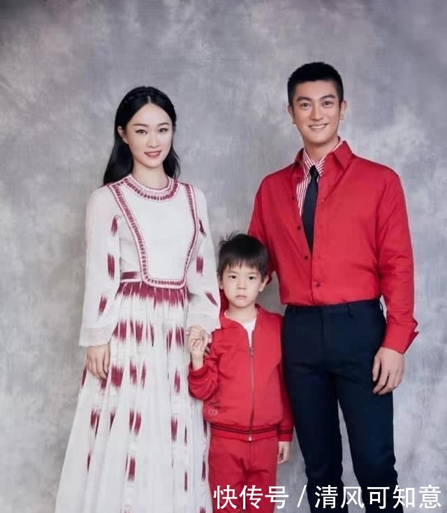 『 穿搭』穿连衣裙让老公给她洗脚，杜江趴脚面上亲一口，霍思燕是少奶奶命
