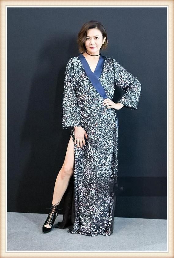 当55岁张凯丽遇上55岁关之琳,才知道保养与不保养的差距有多大!