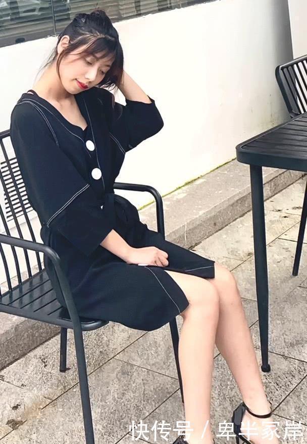 『小蛮』小姐姐一条亮白色的连衣裙，腰部系一条白色腰带，勾勒出小蛮腰
