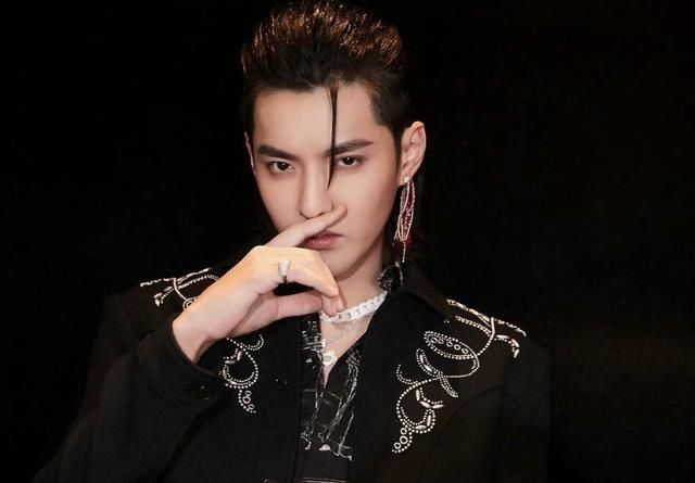 与吴亦凡跨年同框