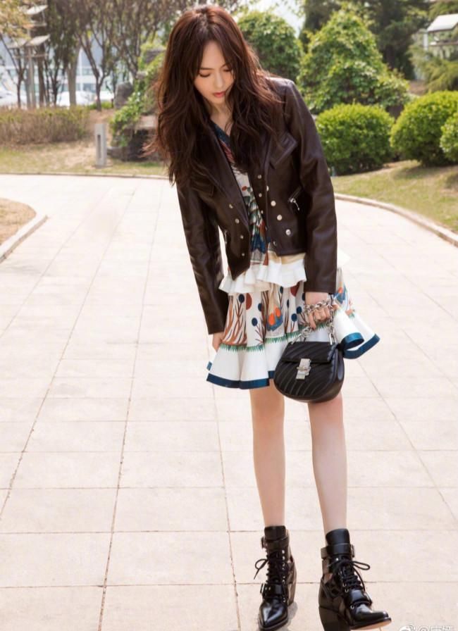 1米72的唐嫣厉害了，一双筷子腿撑起模特身材，网友:该增肥了