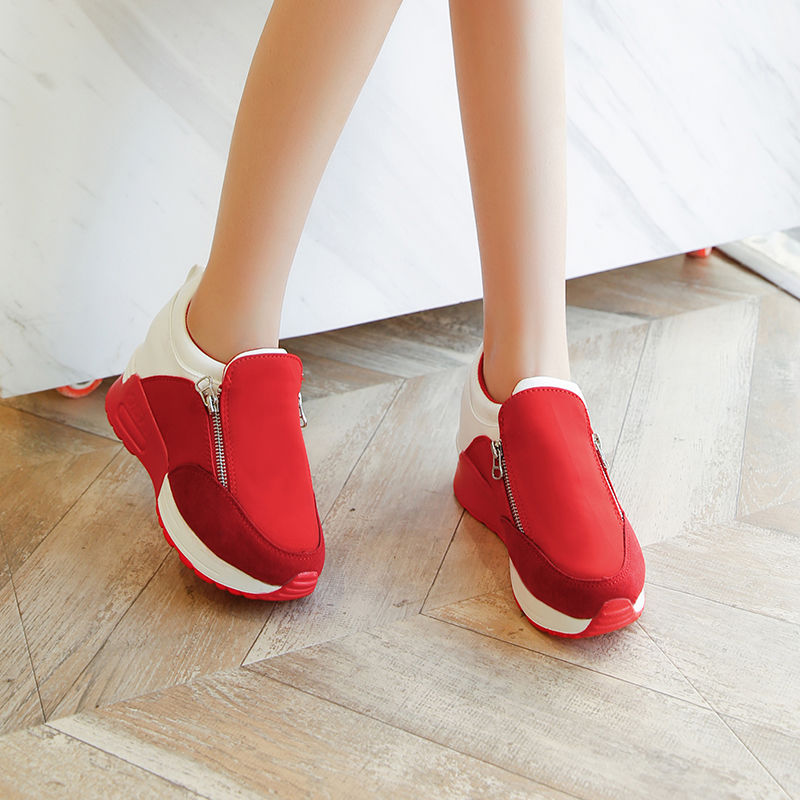 这女鞋刚上市就红了,一双比一双洋气,配上牛仔裤小脚裤咋穿咋美