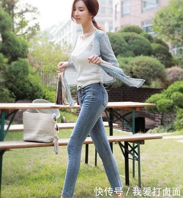 『美女』时尚个性的牛仔裤美女,身材一级棒,非常有魅力!
