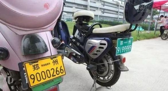 农村禁摩后再限电车，农民出行犯难，专家给3个建议，老农直摇头
