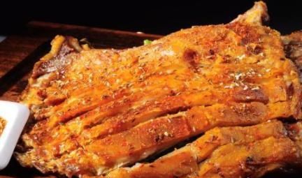  『美味』想吃烤羊排，自己在家也能做！教你2招，烤出羊排外酥里嫩不油腻