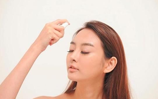 《中餐厅2》开播比起最早国民CP重聚，我更好奇赵薇舒淇在厨房足