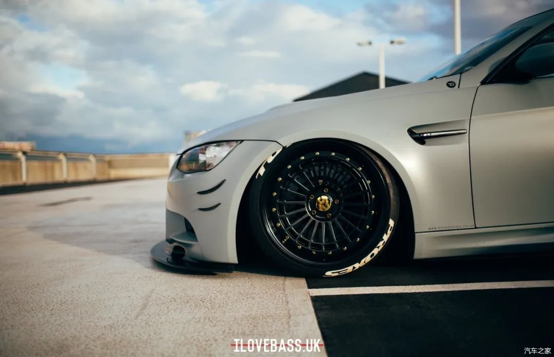  「姿态」低空飞行战舰灰宝马 E92 M3，姿态风格却难掩大佬气质