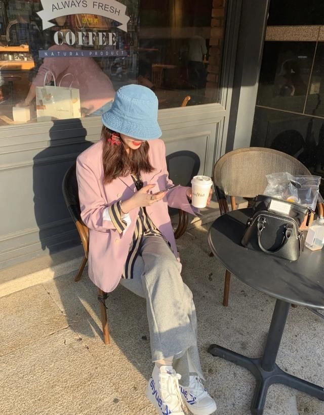  春夏：春夏撞色穿搭好心机，让你成为人群中最亮眼的崽，还不快来学