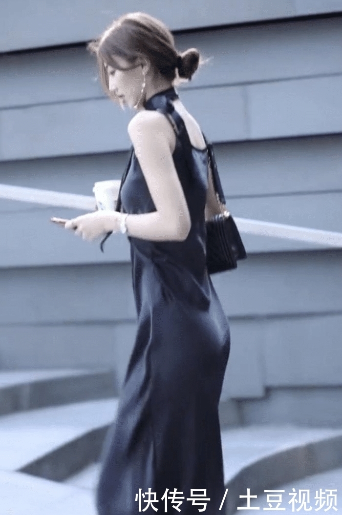  『小姐姐』街拍：这样的美女去哪里可以领得到？