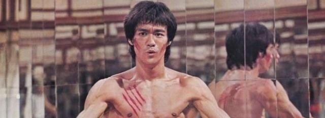 『功夫巨星』都是功夫男,李小龙腹肌精悍,李连杰没腹肌,最后一位厉害了