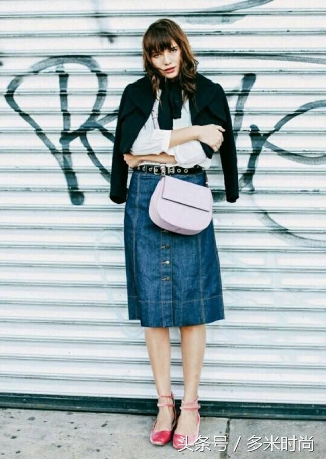 秋天用一条半身裙，穿出百变造型！