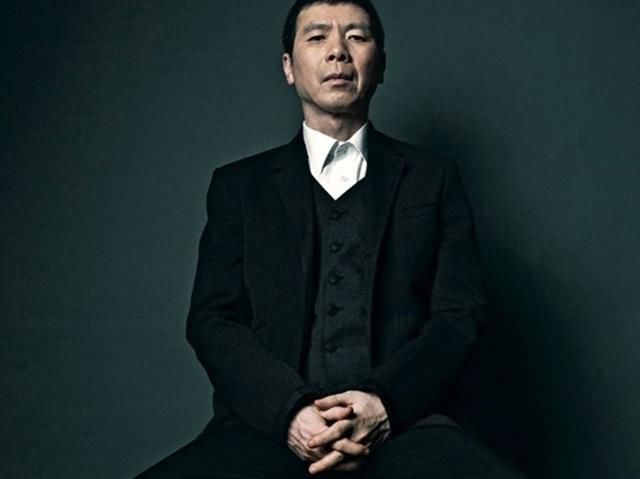 冯小刚陈年旧事遭扒，斥机场饭菜难吃，网友前后态度360度转变