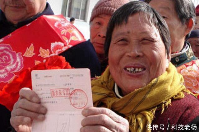 退休后每个月领多少养老金才算正常？你拖后腿了吗？