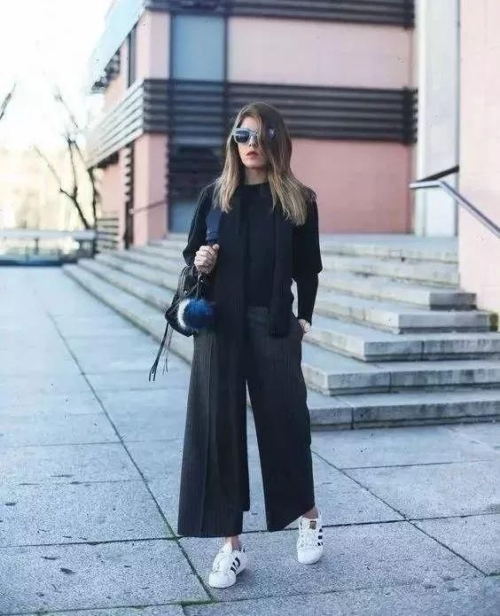 阔腿裤也太好看了!9分裤+平底鞋，这对CP今年很火!