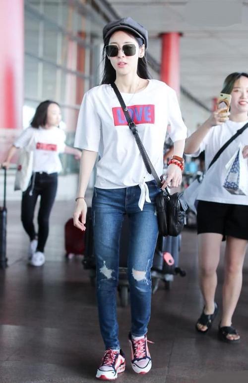 张碧晨穿的跟素人差不多,平时都是这么吸粉的?