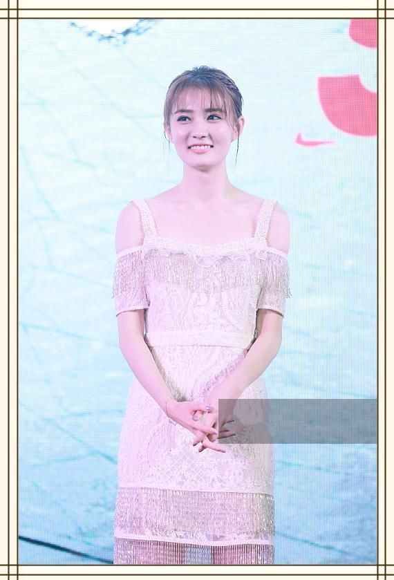 当23岁徐璐同台27岁赵韩樱子，才知道少女脸与成熟脸的差距有多大