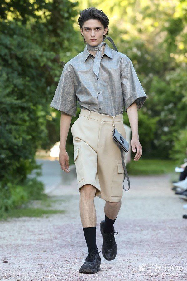 关于一场“逃离、隐世、战斗”的时装大秀!