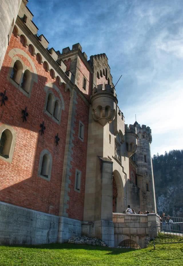 欧洲最美城堡来自疯子国王的幻想,迪士尼移花接木复制乐园标志