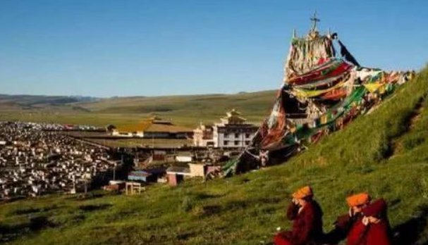  「发狂」国内最大的尼姑岛，数万女性再此修行，天黑规定让她们