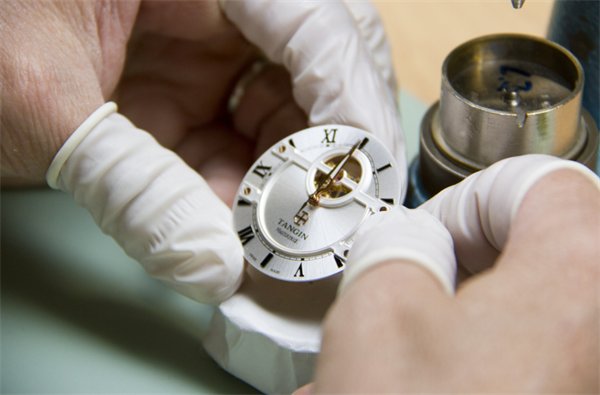 秦岚＂芯＂动长沙，出席瑞士天珺表＂月桂女神＂系列首发会