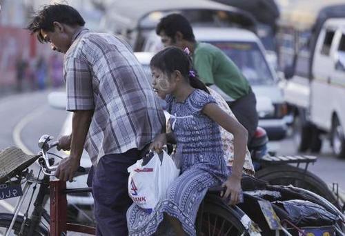 这个地方美女如云，当地女孩讲中文写汉字，希望嫁到中国