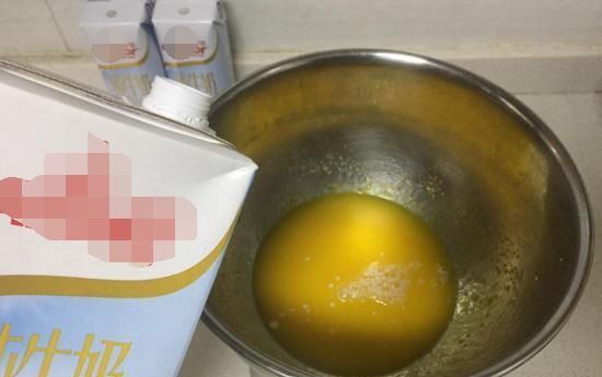  『蛋黄』红丝绒草莓毛巾卷的做法