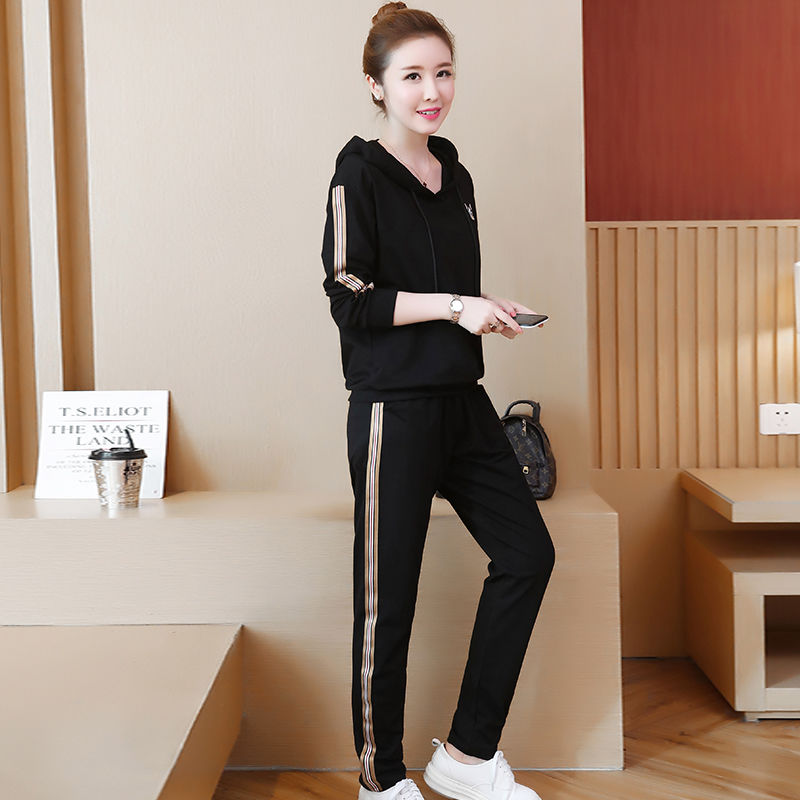 老婆爱美!但又懒打扮，初秋出门一身格调套装，简单时髦有女人味