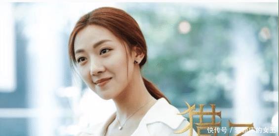 『姓氏』她出道5年没被人记住,只因姓氏太难念,被称为“字母小姐”