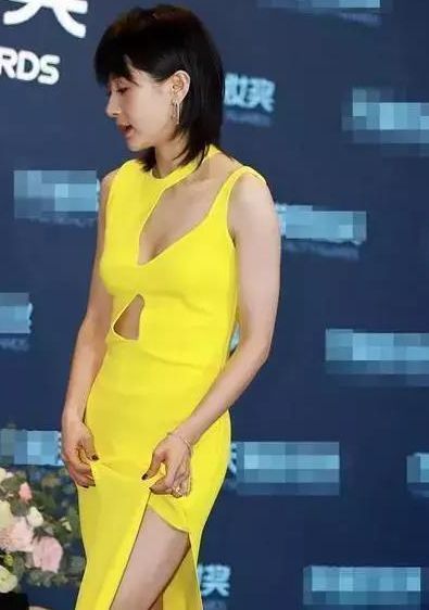 王子文裹块布就出门了,疑似“真空上阵”?网友:真担心会滑落!