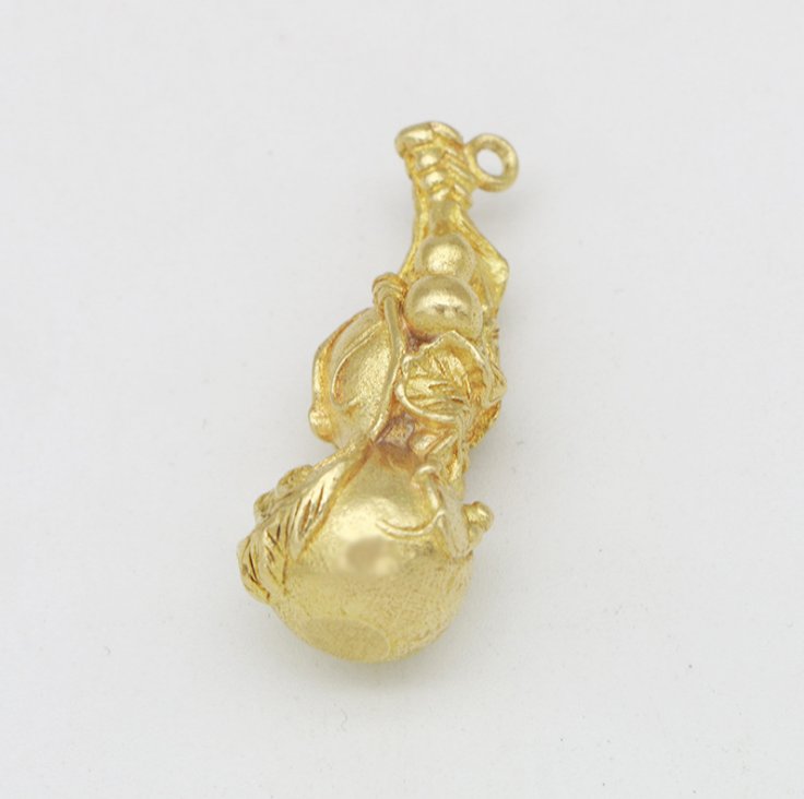 老公说:少抽两盒中华烟，也要买下这黄铜小物，看上去帅的不得了