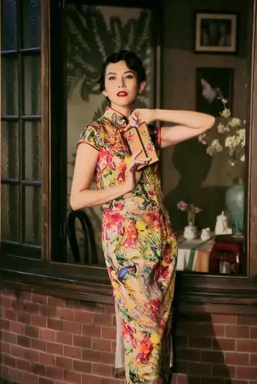 有些女星一点不输张曼玉，穿着旗袍，更有种独特的味道！