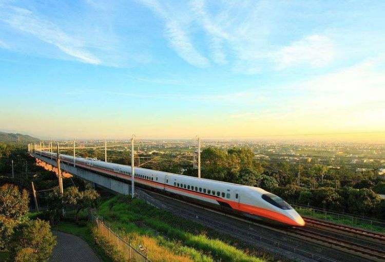  沿线：厉害了我的国！国内即将迎来最长高铁，路程达到2300公里