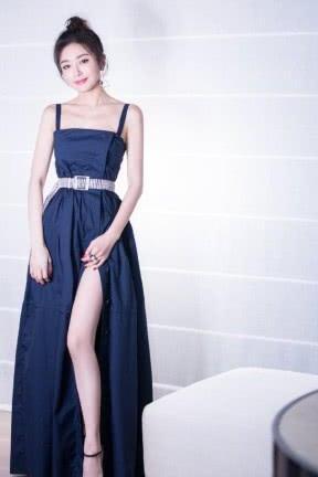 蔡卓妍36岁秦岚37岁，同框比美尴尬出天际，一个仙女一个大婶