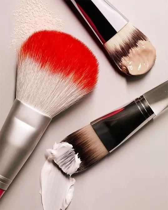 解决这5个底妆问题，你也能为肌肤“一键磨皮”！