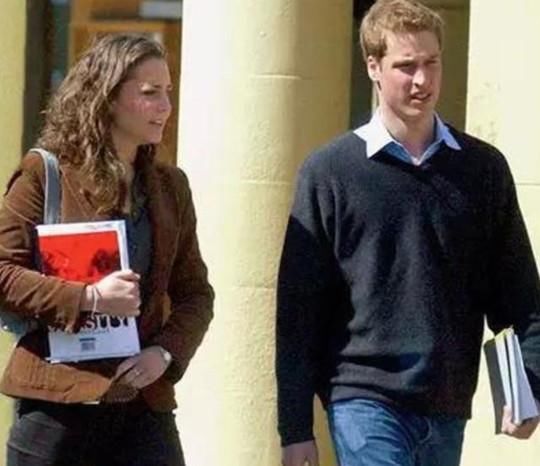 凯特王妃做梦都想删的照片:是个土气胖妞，大风让裙子飘起!